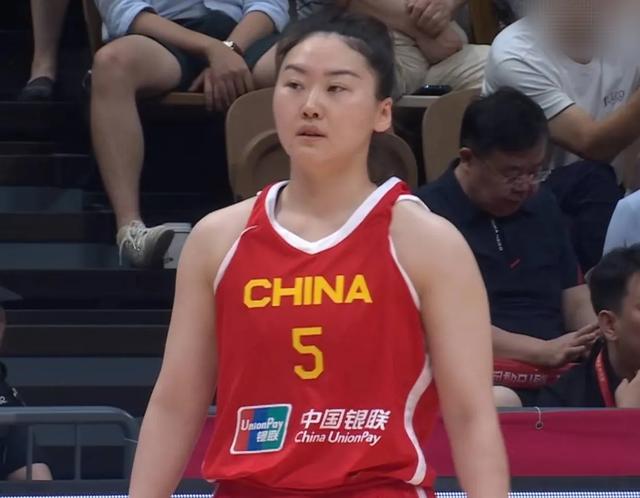 3分惜败！末节攻防崩盘，中国女篮不敌日本，热身赛1胜3负！