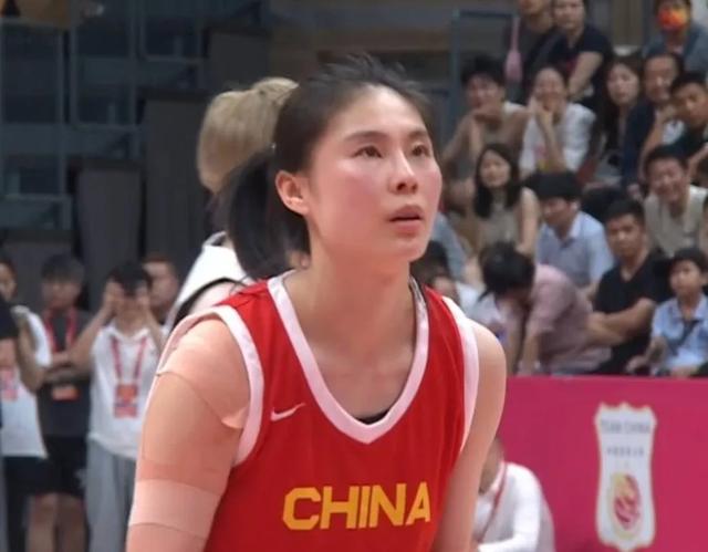 中国女篮58-61惜败日本！全队评价：两将高分，4人合格，后卫低迷