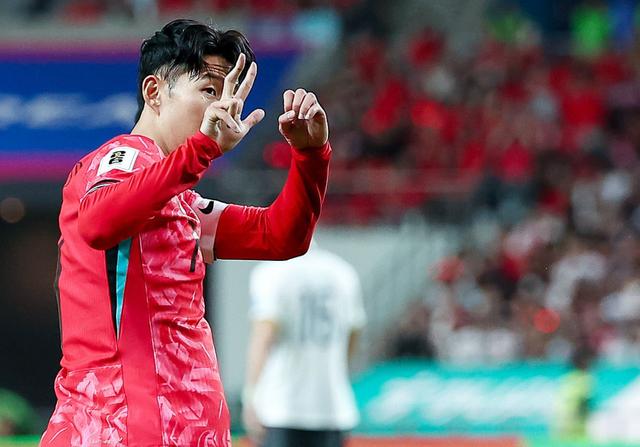手比3-0挑衅国足球迷，孙兴慜回应：无法接受被嘘！对韩国不尊重