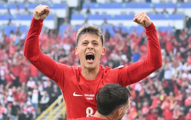 欧洲杯：土耳其3-1格鲁吉亚 皇马19岁红星首秀世界波 破C罗纪录
